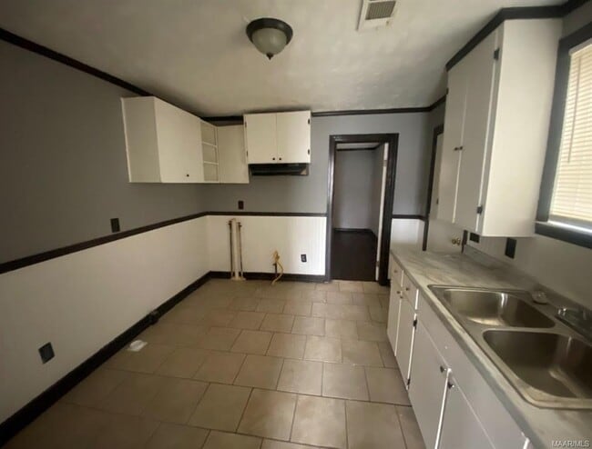 Building Photo - 3577 Whiting Ave