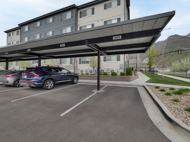 Building Photo - Updated 2BD/2BA Provo Apartment Move-In Ready
