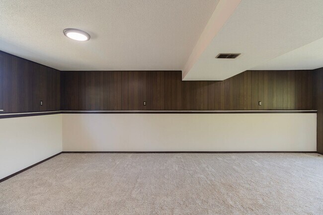 Building Photo - Charming 3BR Home-Screened Porch, Private Garage & Massive Backyard