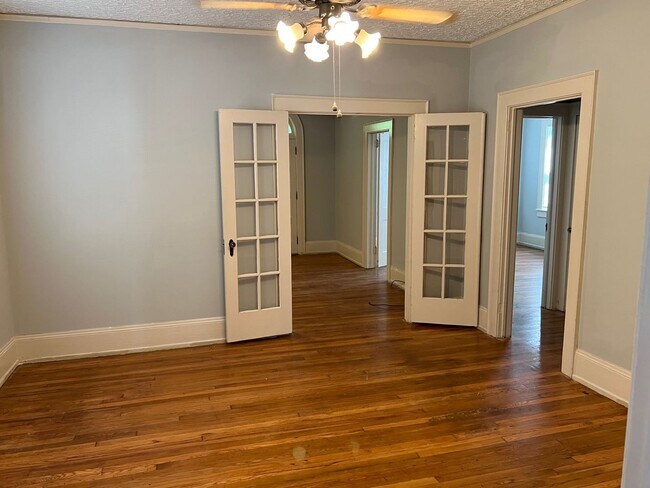 Building Photo - Home with 2 Bedrooms, 2 Baths with Bonus/C...