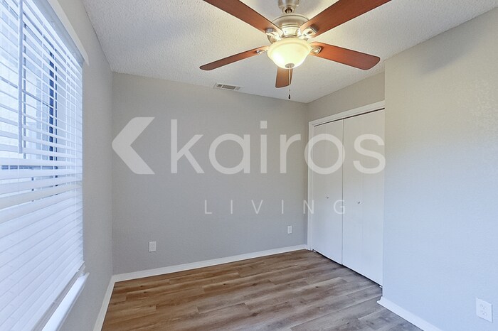 Building Photo - 832 Courtenay Pl