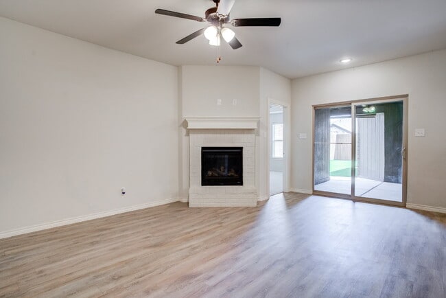 Building Photo - MOVE IN SPECIAL Recently built luxury town...