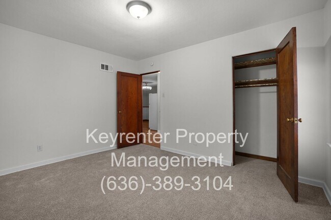 Building Photo - 1045 N New Florissant Rd