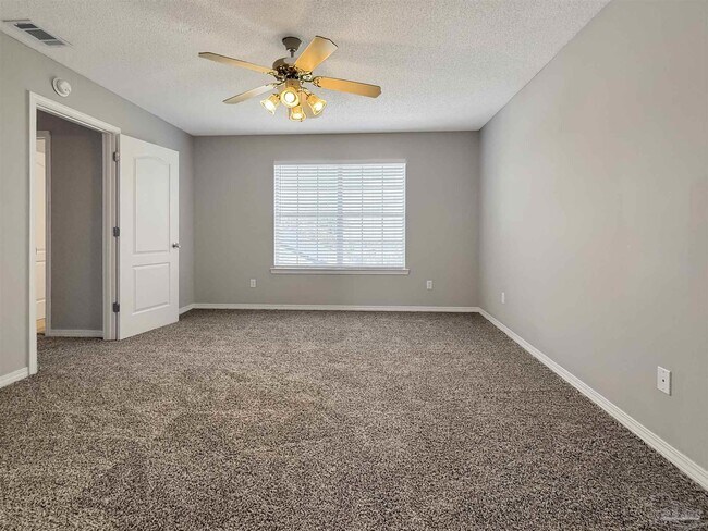 Building Photo - 2121 Pin High Dr