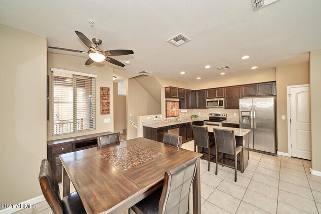 Building Photo - 240 W Juniper Ave