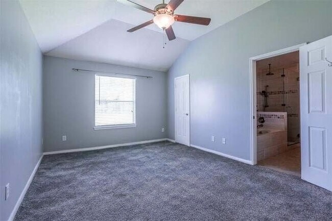 Building Photo - 221 Armand Bay Dr