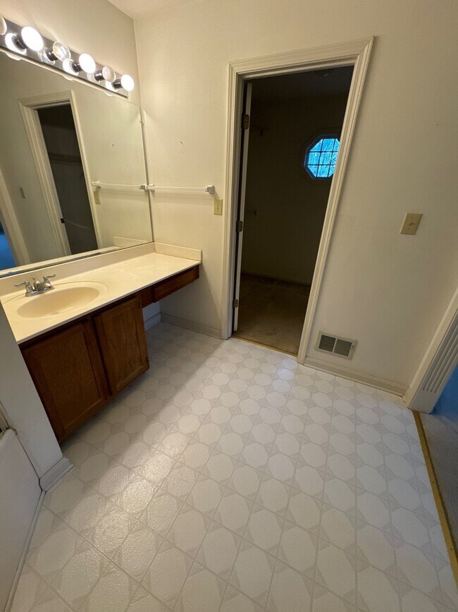 Building Photo - 10985 Eagles Cove Dr