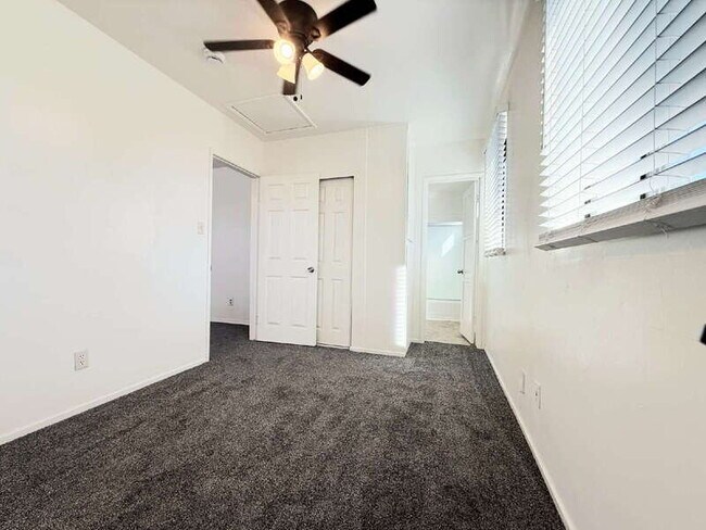 Building Photo - 2442 1/2 Pomeroy Avenue