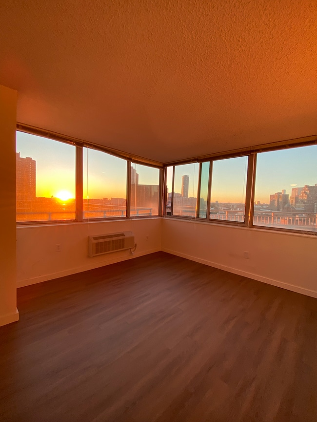 Living Room - 35 Hudson St