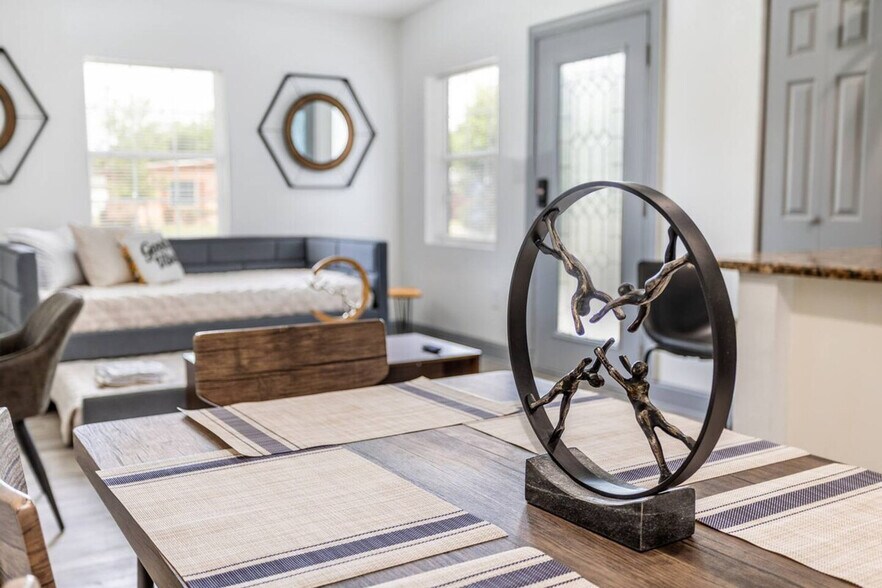 Building Photo - 5343 Hermosa St