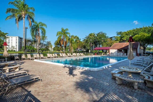 Building Photo - 2108 S Cypress Bend Dr