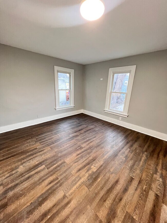 Building Photo - 1403 1/2-1223 1/2 14th St