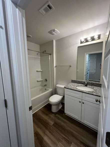 Building Photo - 1745 Jakes Dr