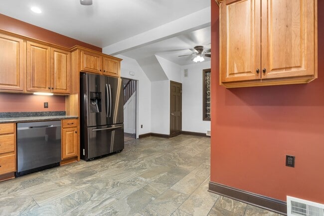 Building Photo - Large Updated 3 bedroom with Central Air