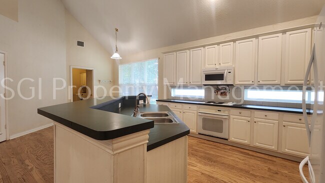 Building Photo - 329 Parkhurst Ln