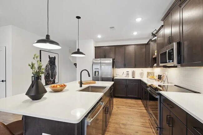 Building Photo - 132 Reformation Dr