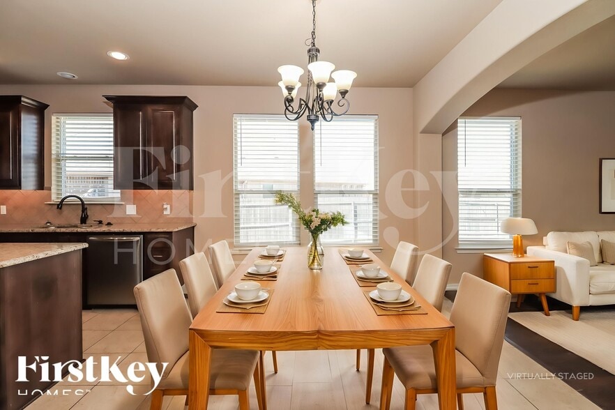 Building Photo - 1005 Destrehan Dr