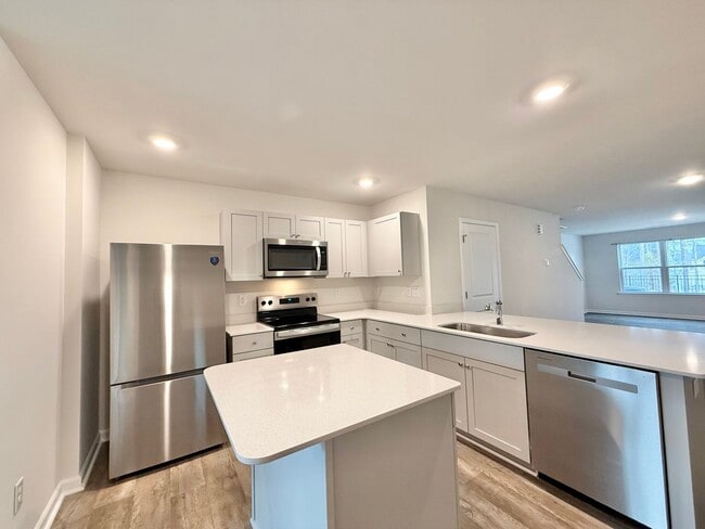 Building Photo - Newly Built 3BD, 2.5BA Raleigh Townhome with a Bonus Office/Den on First Floor