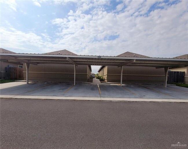 Building Photo - 17 Taft St