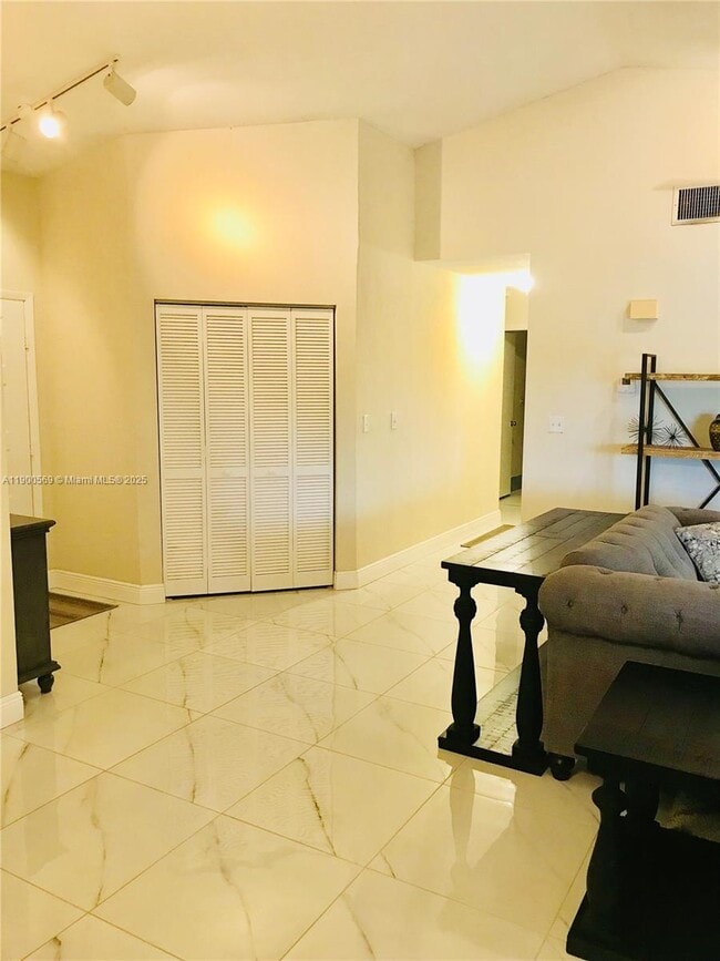 Building Photo - 15025 Brighton Ln