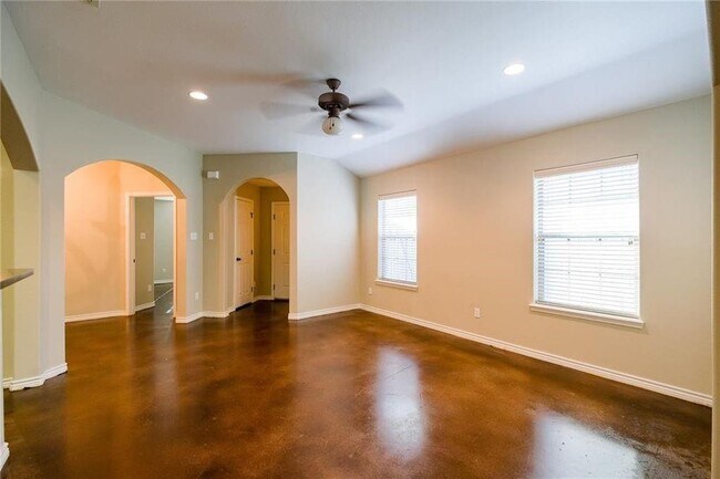 Building Photo - 6634 Rhine Dr