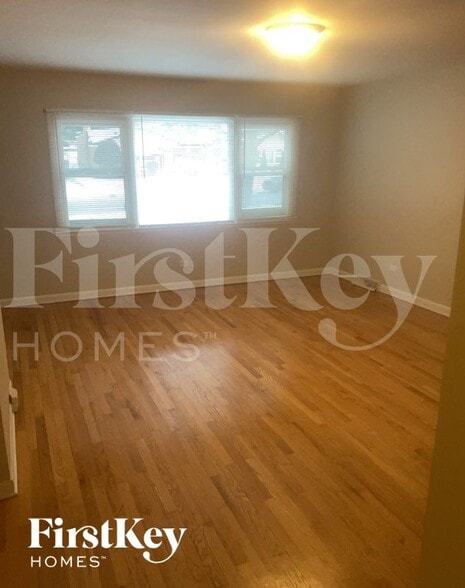 Building Photo - 14340 Kenwood Ave