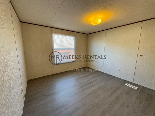 Building Photo - 44 Julie Kate St