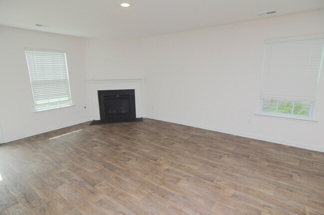 Building Photo - 116 Leslie Silver Dr