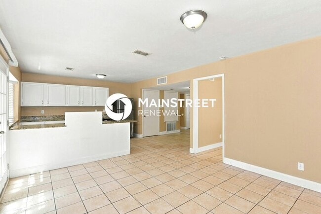 Building Photo - 3 Bedroom Pet-Friendly Home in Grand Prairie, TX with Main Street Renewal
