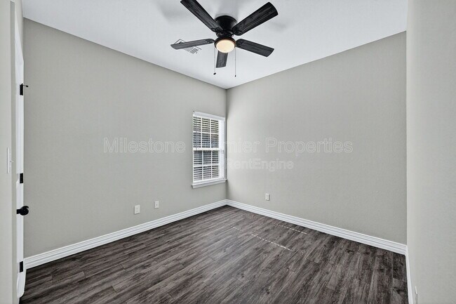 Building Photo - 320 W Bond St