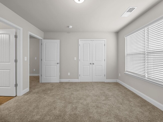 Building Photo - Charming two bedroom two and a half bathroom ready for you to call home!