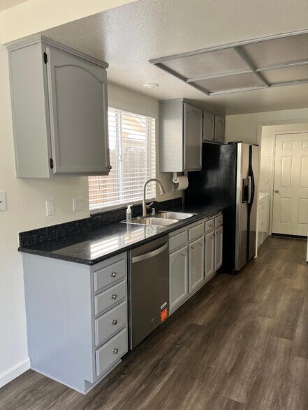 Building Photo - 5041 Winterglen Way