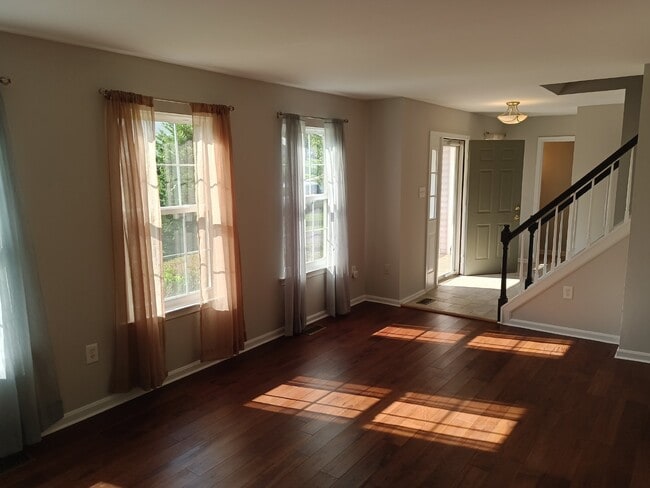 Building Photo - This charming 1,732-square-foot single-family home offers 3 bedrooms and 3 bathrooms, featuring a...