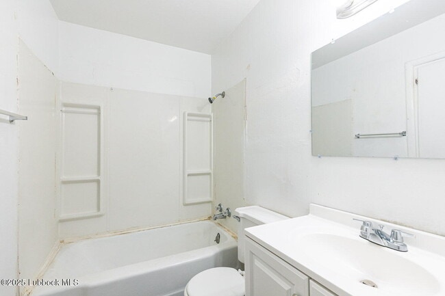 Building Photo - 815 52nd St