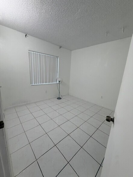 Building Photo - 9704 Hammocks Blvd