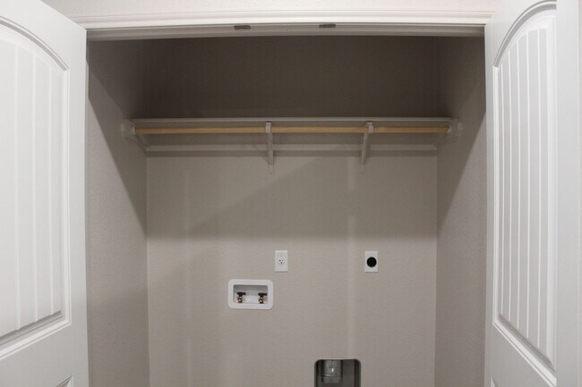 Building Photo - 2416 FM 1113