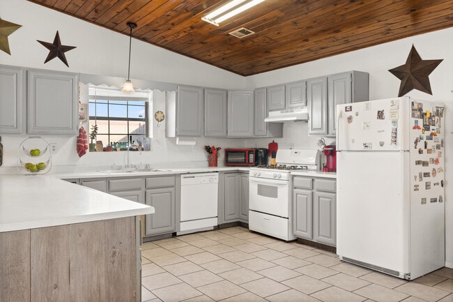 Building Photo - 310 Cll Quieta NE