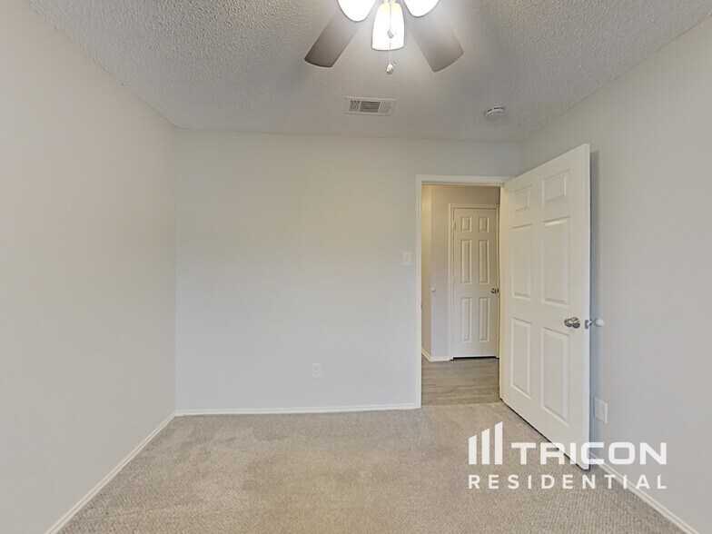 Building Photo - 7015 Escondido Dr