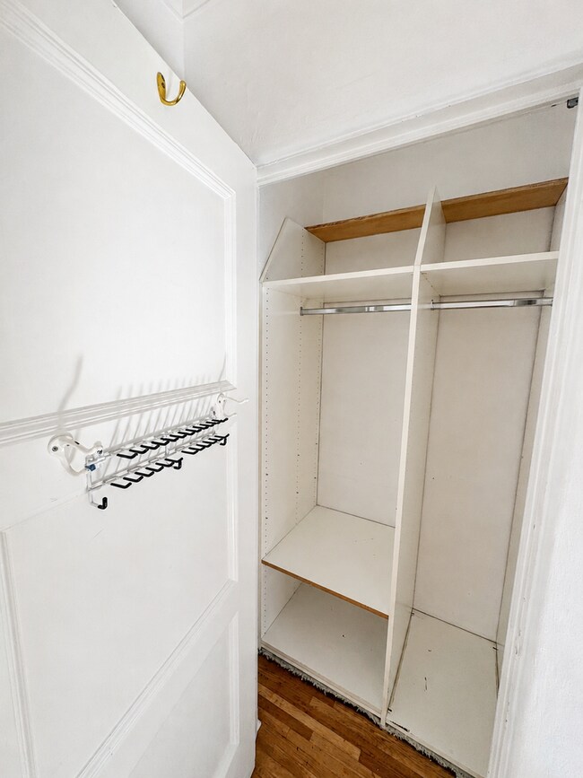 Building Photo - 352 Glen Ellen Dr
