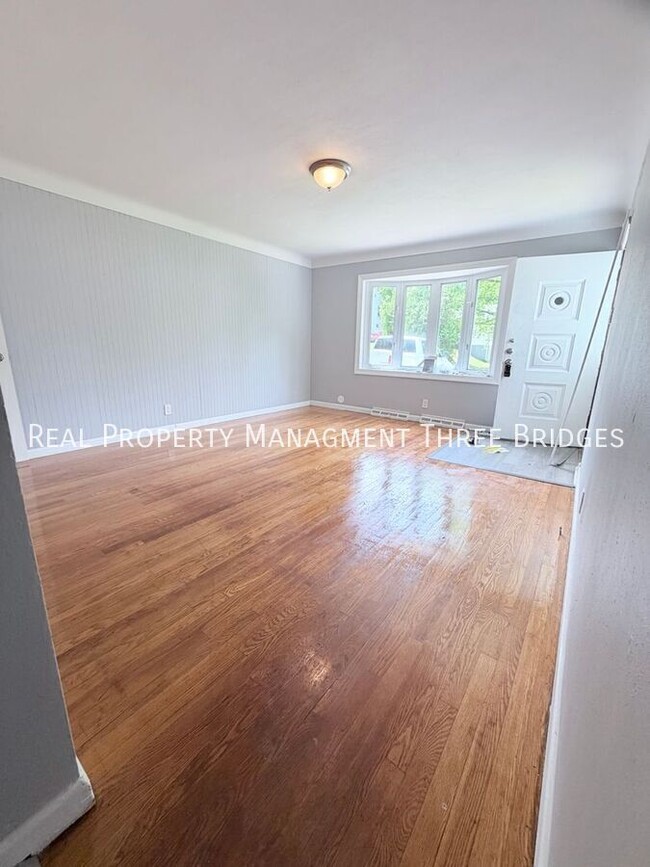 Building Photo - 536 Ames Pl