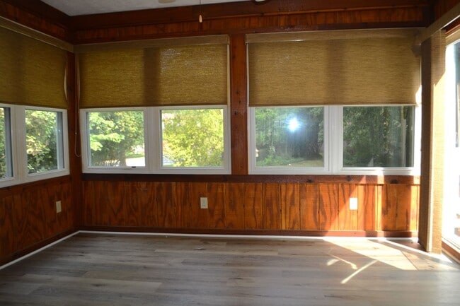 Building Photo - Charming 2-Bedroom Home in Fairview Park