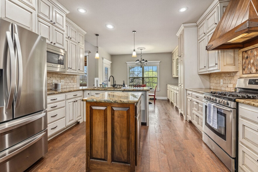 Building Photo - 305 Peach Orchard Rd