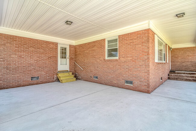 Building Photo - 1303 SC-90