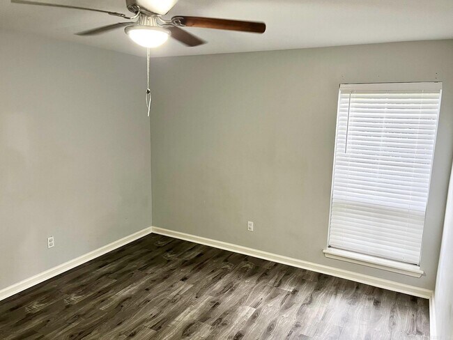 Building Photo - 1601 N Bryant St