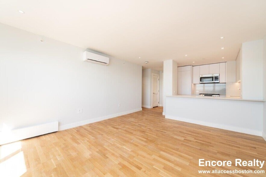 Building Photo - 1400 Columbia Rd