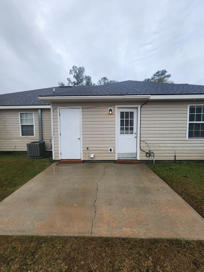 Building Photo - 6000 Susan Cir