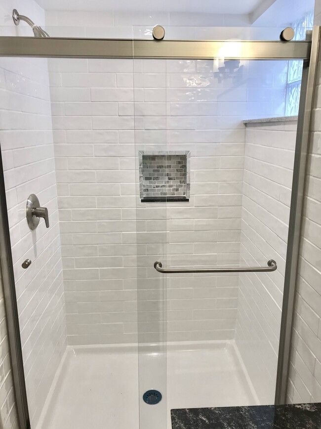 Building Photo - 400 Duquesne Dr