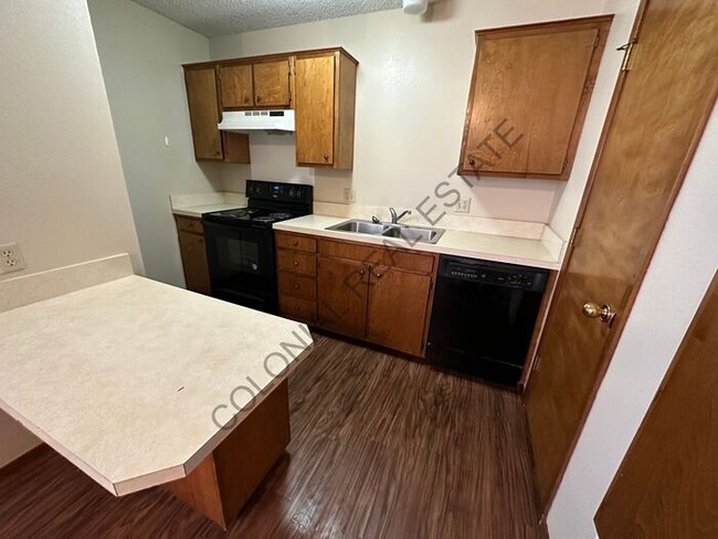 Building Photo - 1 bed 1 bath apartment w/ On site laundry ...