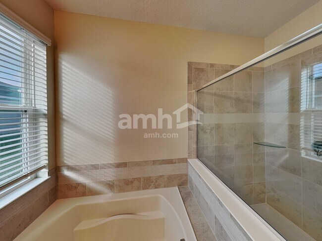 Building Photo - 1813 Henley St