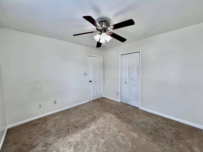 Building Photo - Stunning Castleton Condo